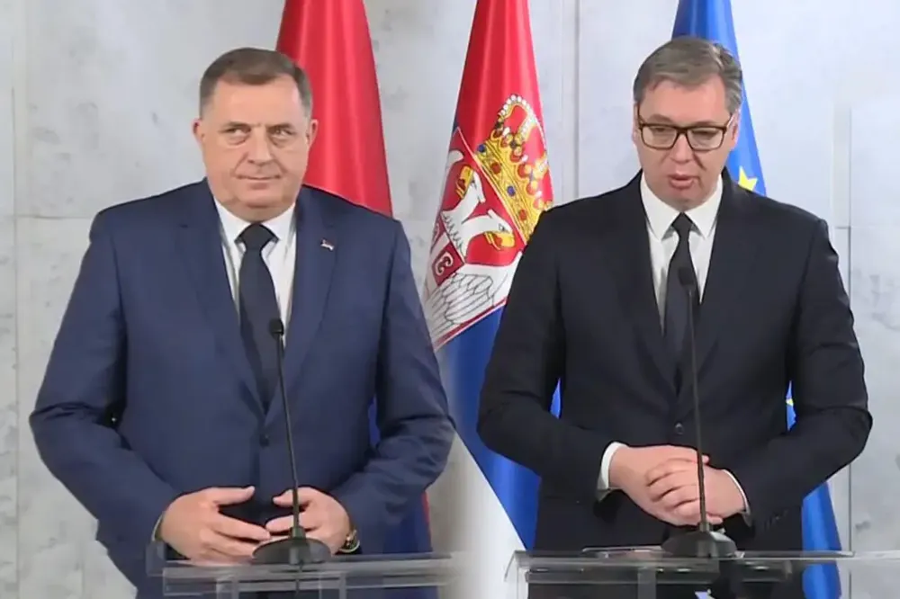 Vučić i Dodik „igraju ples“ oko Svesrpskog sabora, nadaju se podršci Trampa, tvrdi Kurt Basener