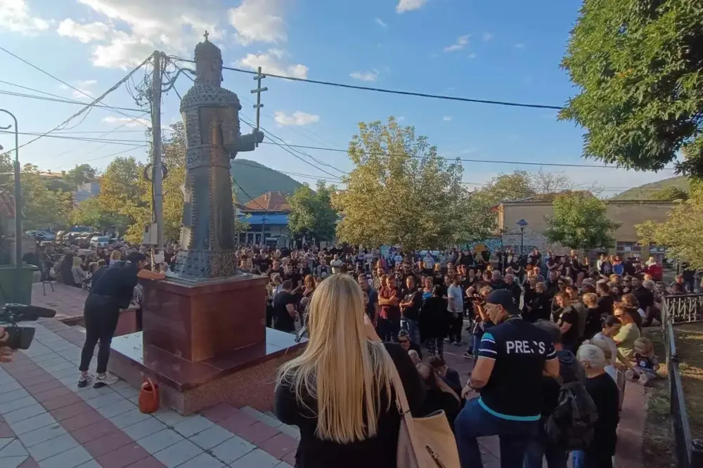 Na severu Kosova pale sveće za poginule Srbe osumnjičene za napad