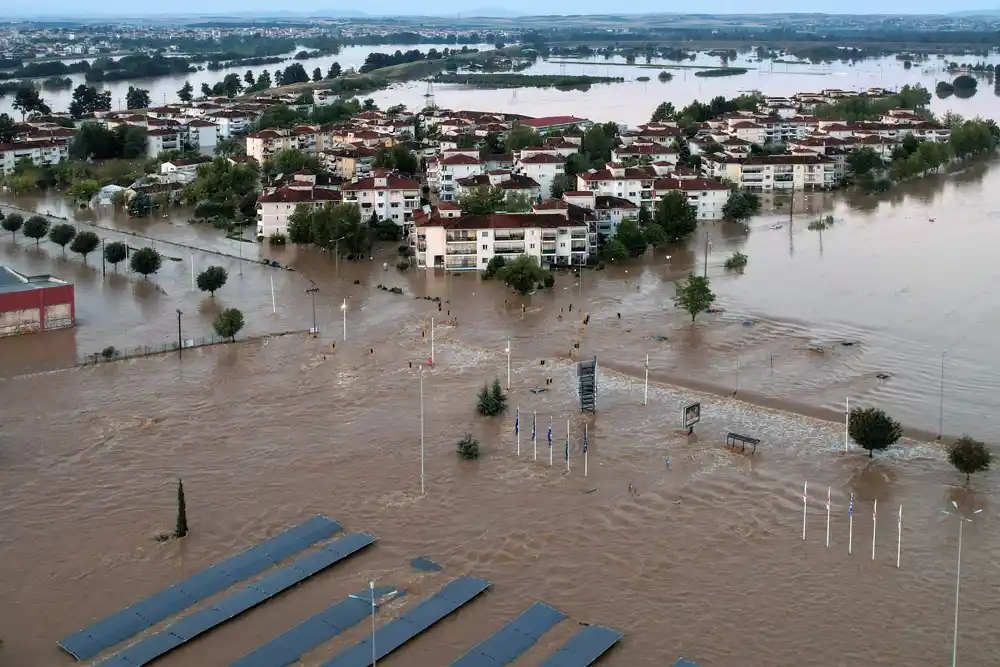 U grčka sela pogođena poplavama lekove i hranu dostavljaju dronovima