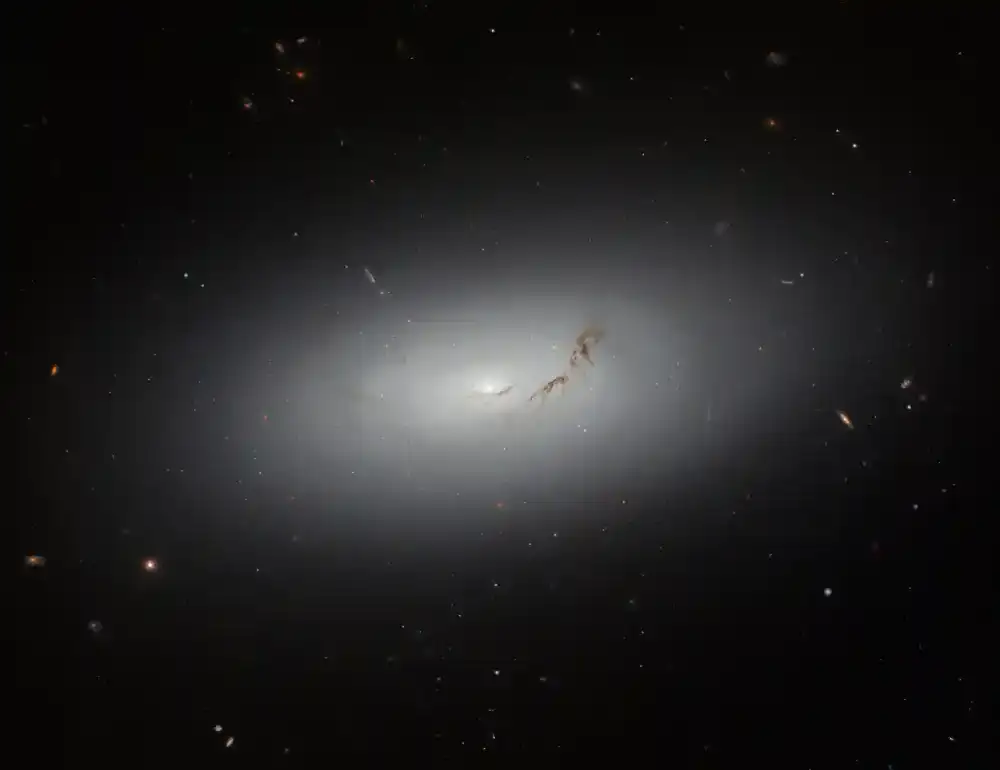 Habl snimio galaksiju NGC 3156