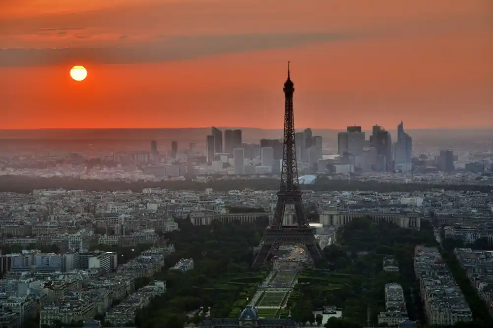 Napad u Parizu: Jedna osoba ubijena, druga ranjena blizu Ajfelovog tornja