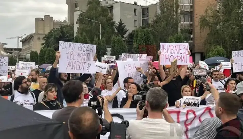 Protest građana zbog krađe citostatika sa skopske Klinike za onkologiju
