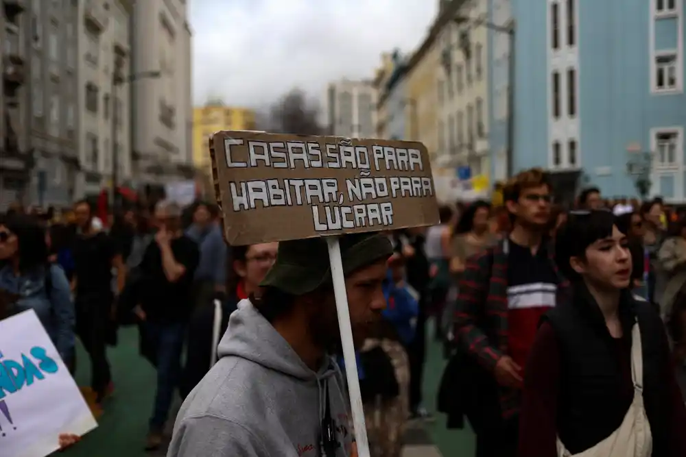 Migranti koji žive u šatorima pridružili su se protestu zbog cena stanova u Portugalu
