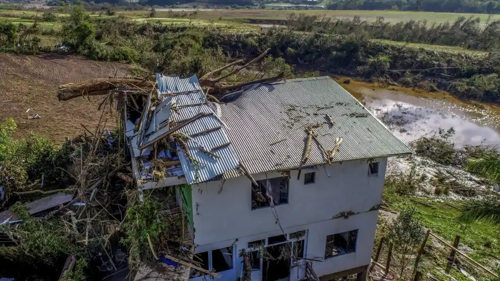 Poplave na jugu Brazila ostavile su najmanje 31 mrtvih i 2.300 bez krova nad glavom