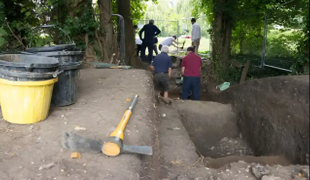 Retki arheološki nalazi pokazuju da je manastir bio društveno i versko središte