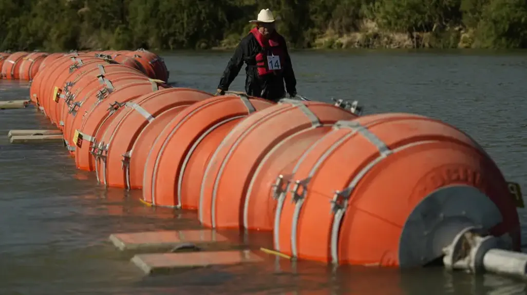 Federalni sud naredio državi Teksas da ukloni barijere za odvraćanje migranata sa reke Rio Grande