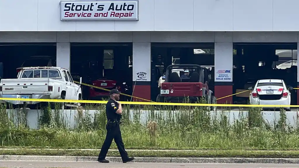 U pucnjavi u prodavnici automobila na Floridi ranjene su najmanje dve osobe