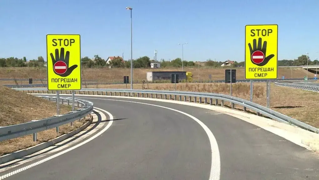 Vesić: Na svim isključenjima upozorenja za vožnju u pogrešnom smeru