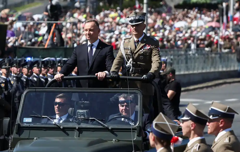 Dva najviša komandanta poljske vojske dala ostavku 5 dana pre izbora
