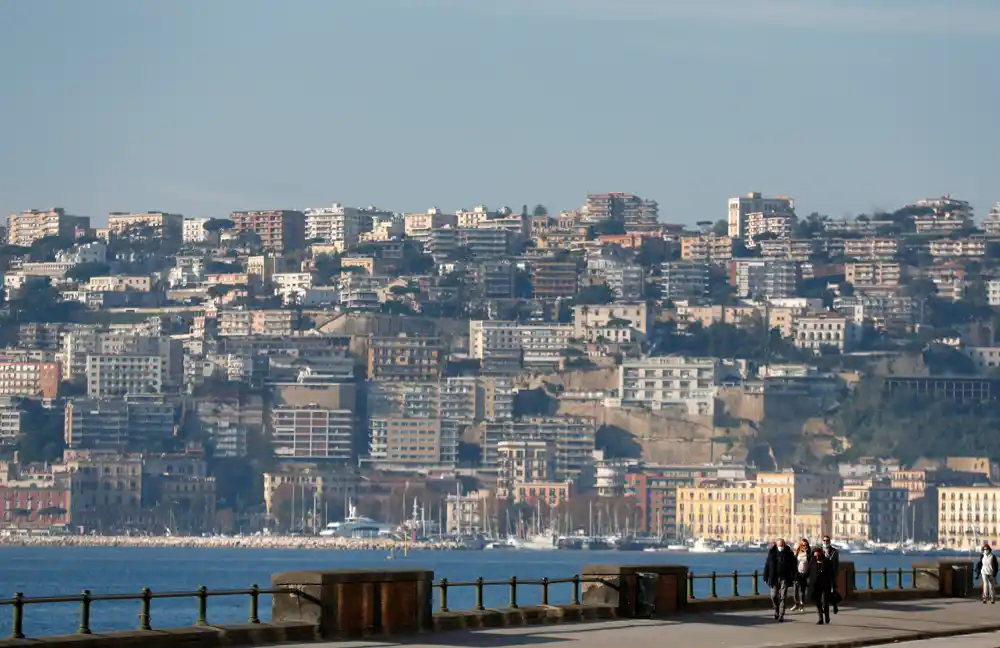 Mladi sa juga Italije sve više uče, ali nedostatak posla ih sprečava da napuste školske klupe