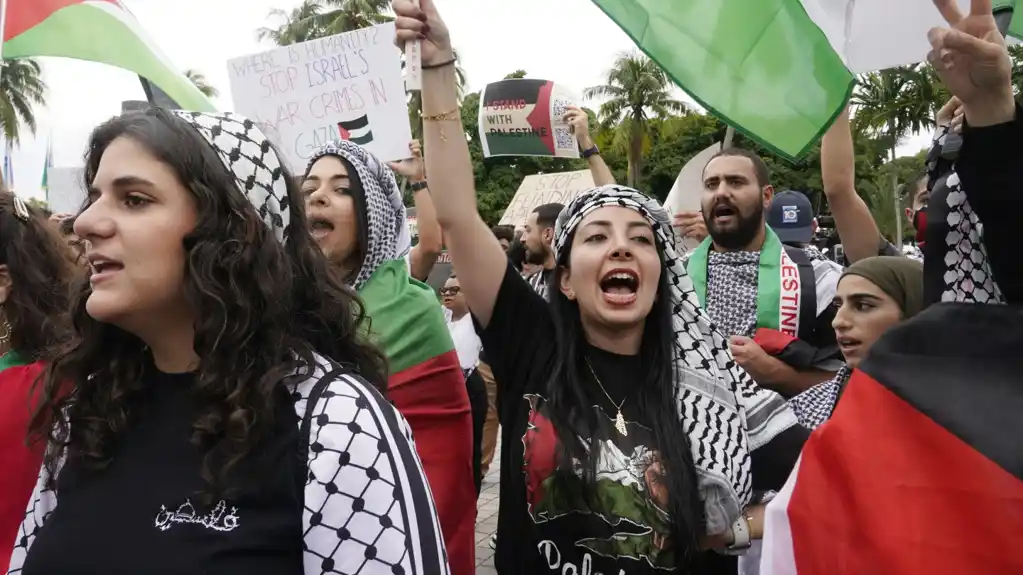 Palestinski Amerikanci se osećaju bespomoćno dok brinu za svoje najmilije u Gazi