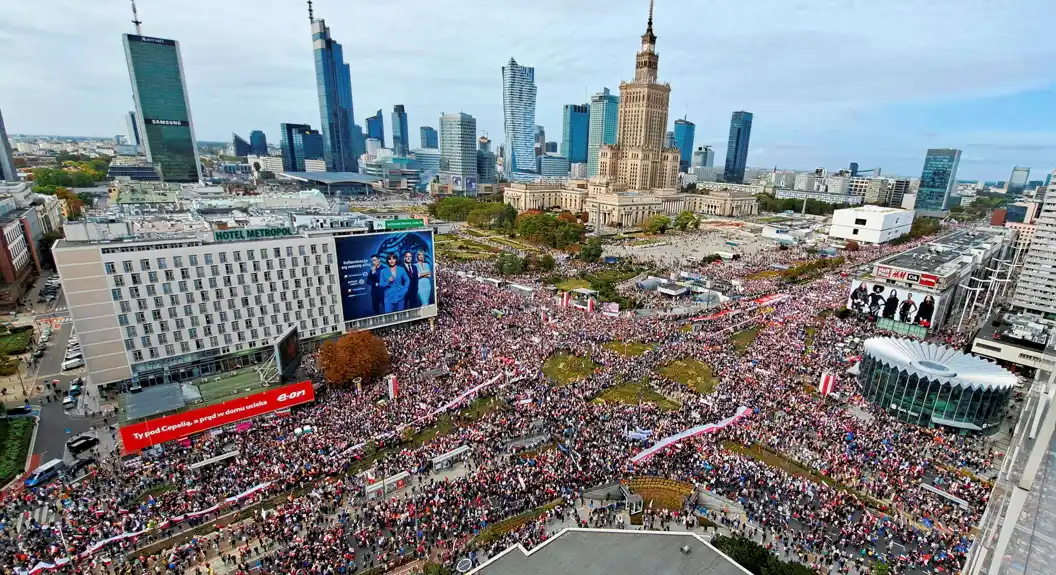 Zahuktava se kampanja u Poljskoj – skup opozicije u Varšavi, miting Prava i pravde u Katovicama