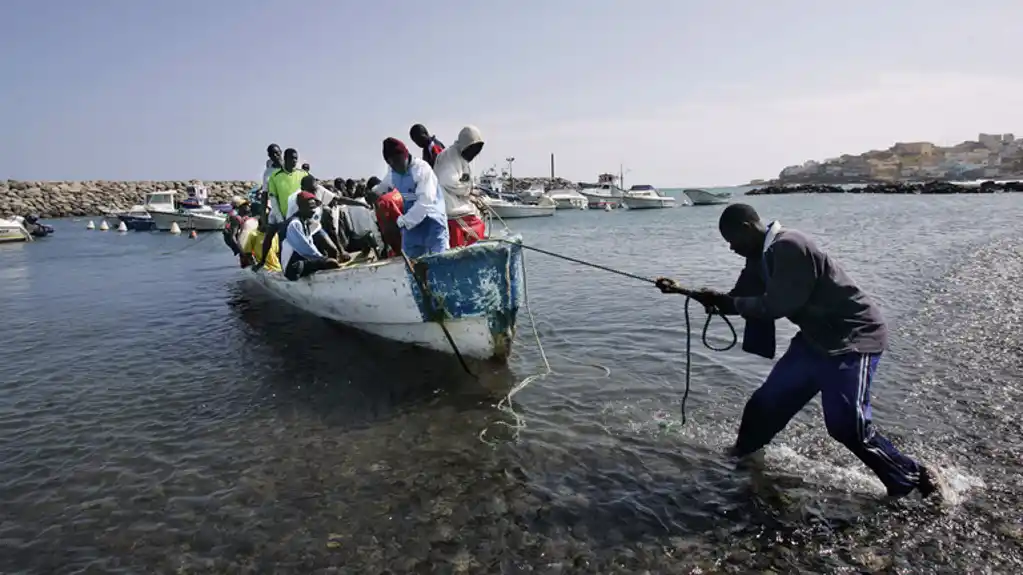 Preko 1.000 afričkih migranata stiglo je do španskih Kanarskih ostrva u jednom danu