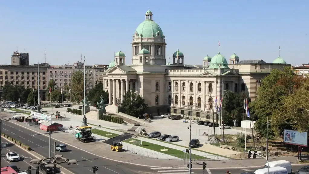 Poslanicima i predsedniku Srbije od januara plate veće za deset odsto