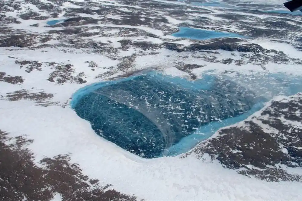 Nova studija o uticaju kasnog sezonskog topljenja na Grenlandski ledeni pokrivač