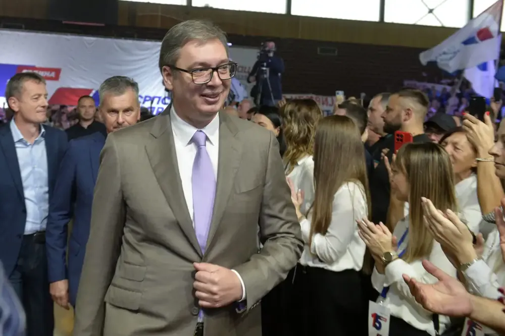 Vučić na proslavi SNS u Šapcu: Predstojeći izbori „najvažniji do sada“