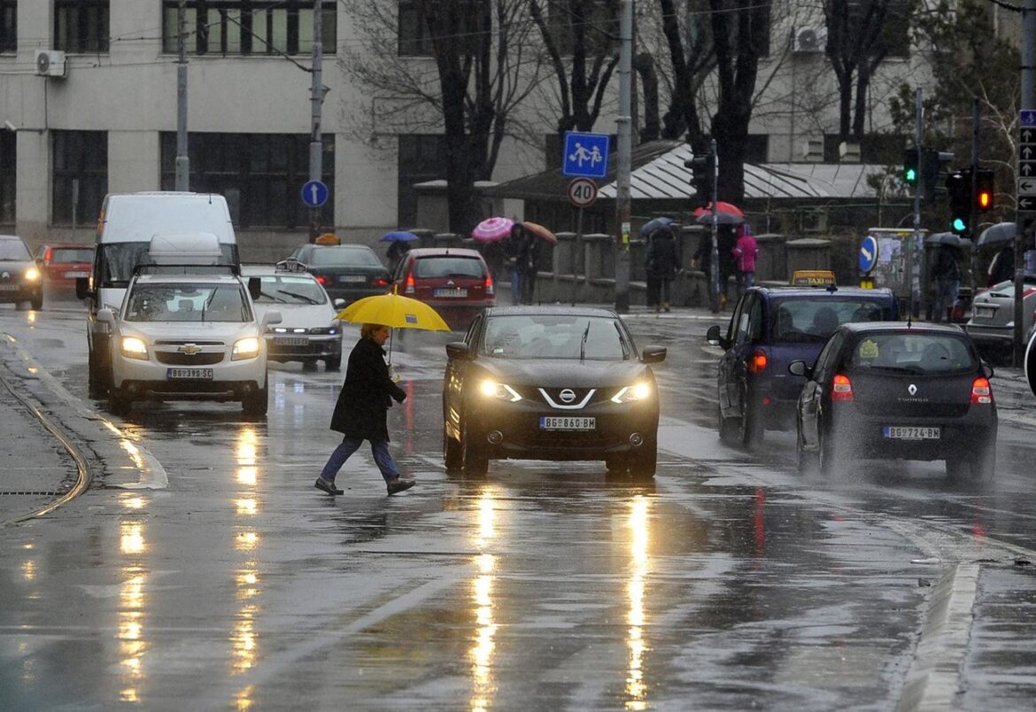 AMSS: Oprez zbog vlažnih kolovoza i poledice