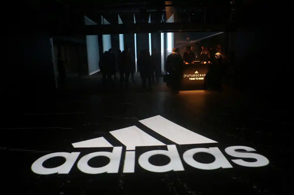 Adidas zaustavio prodaju dresa s brojem 44, mnogo podseća na SS