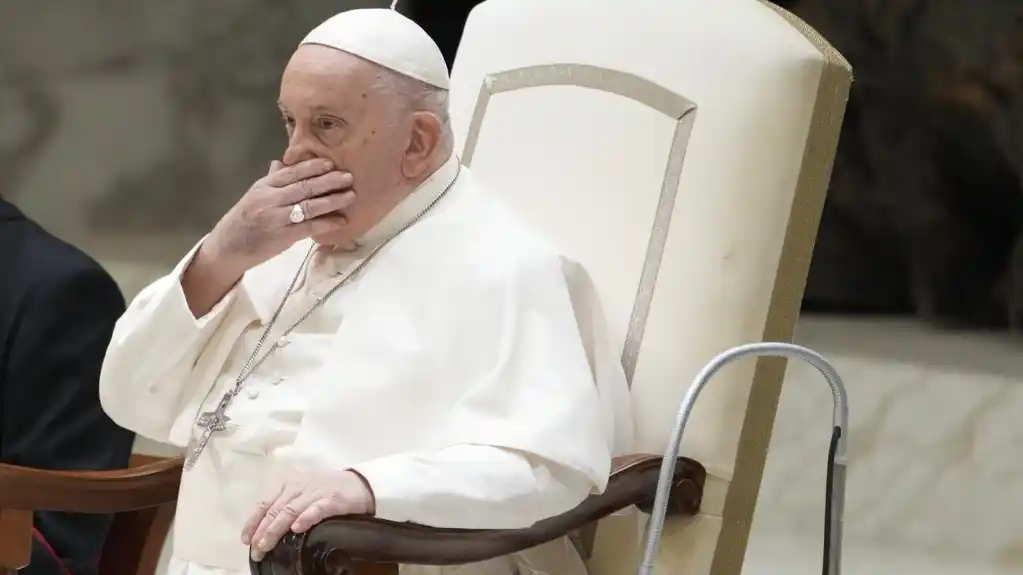 Papa Franja morao da prekine govor zbog bronhitisa
