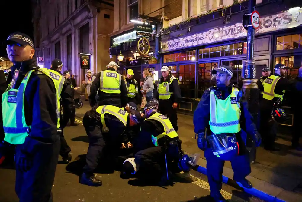 Britanska policija optužila sedam osoba nakon subotnjih protesta u Londonu