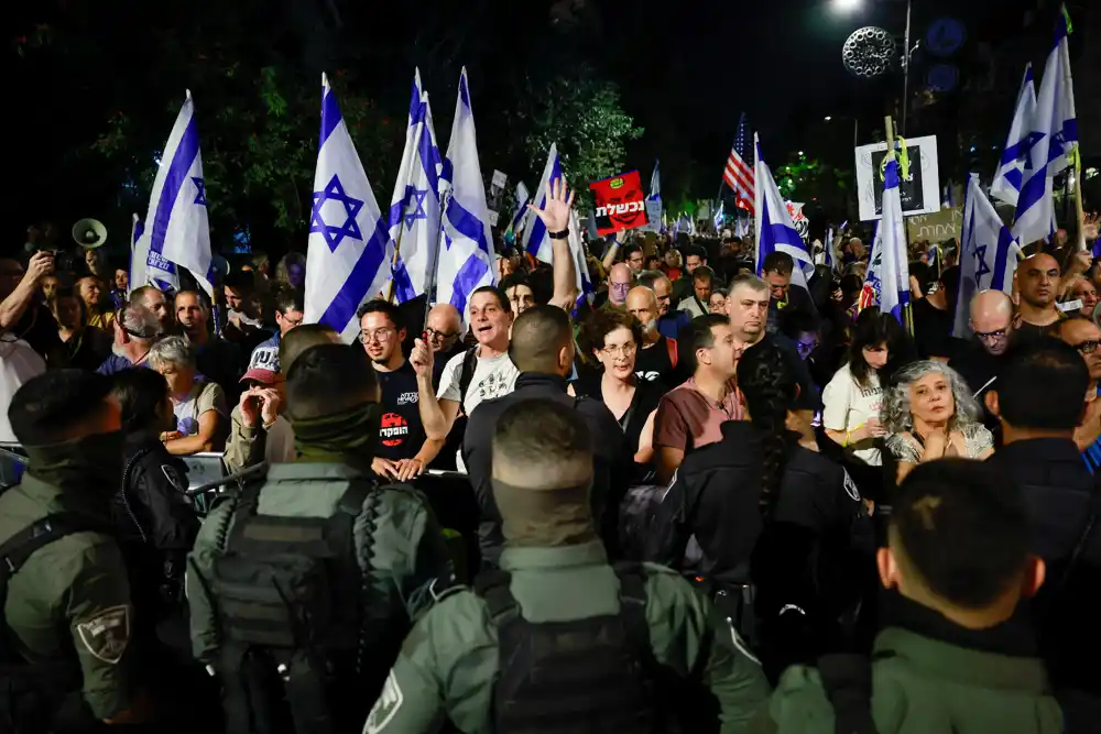 Demonstranti ispred kuće izraelskog premijera Netanjahua dok bes raste