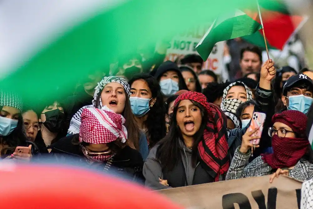 Koledž suspendovao službenika koji je propalestinskim demonstrantima rekao: „Podržavam ubijanje svih vas“