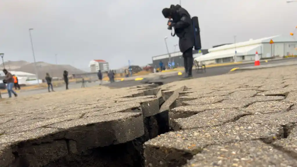 Islandska vulkanska erupcija se nazire dok potresi kidaju puteve