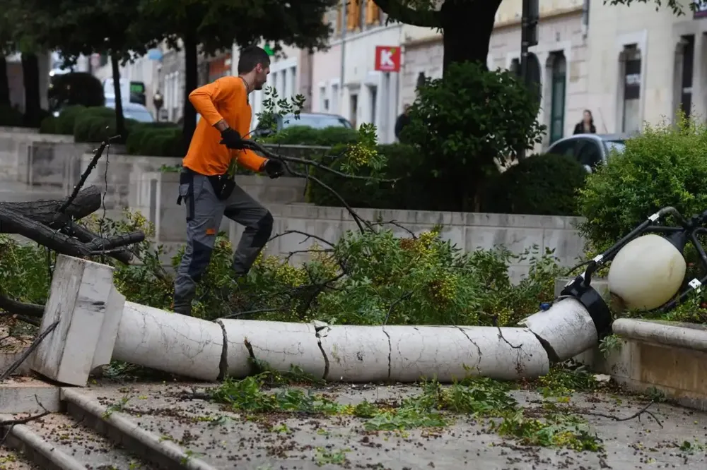 Crveni alarm na Jadranu, rive pod vodom, u Sloveniji se oglasile sirene