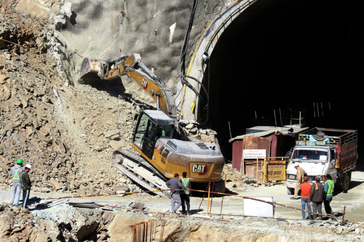 U Indiji sedmi dan pokušaja spasavanja radnika živih zatrpanih u tunelu