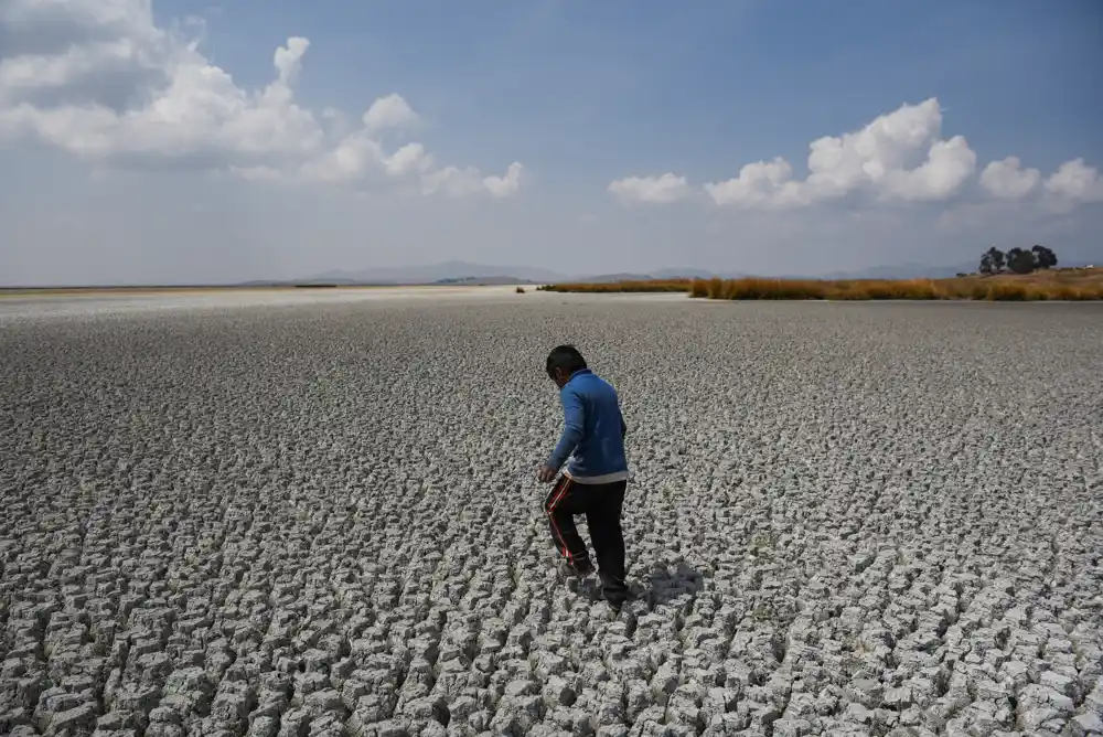 U južnoameričkim Andima, jezero Titikaka, zvoni klimatskim alarmom