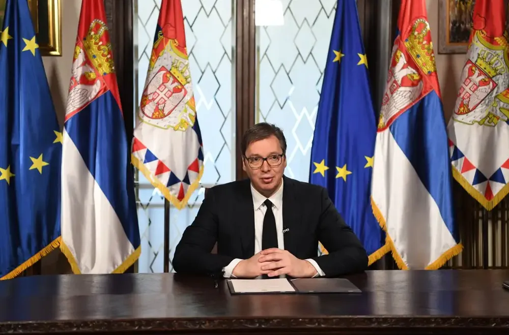 Predsednik Vučić čestitao Dan Kopnene vojske