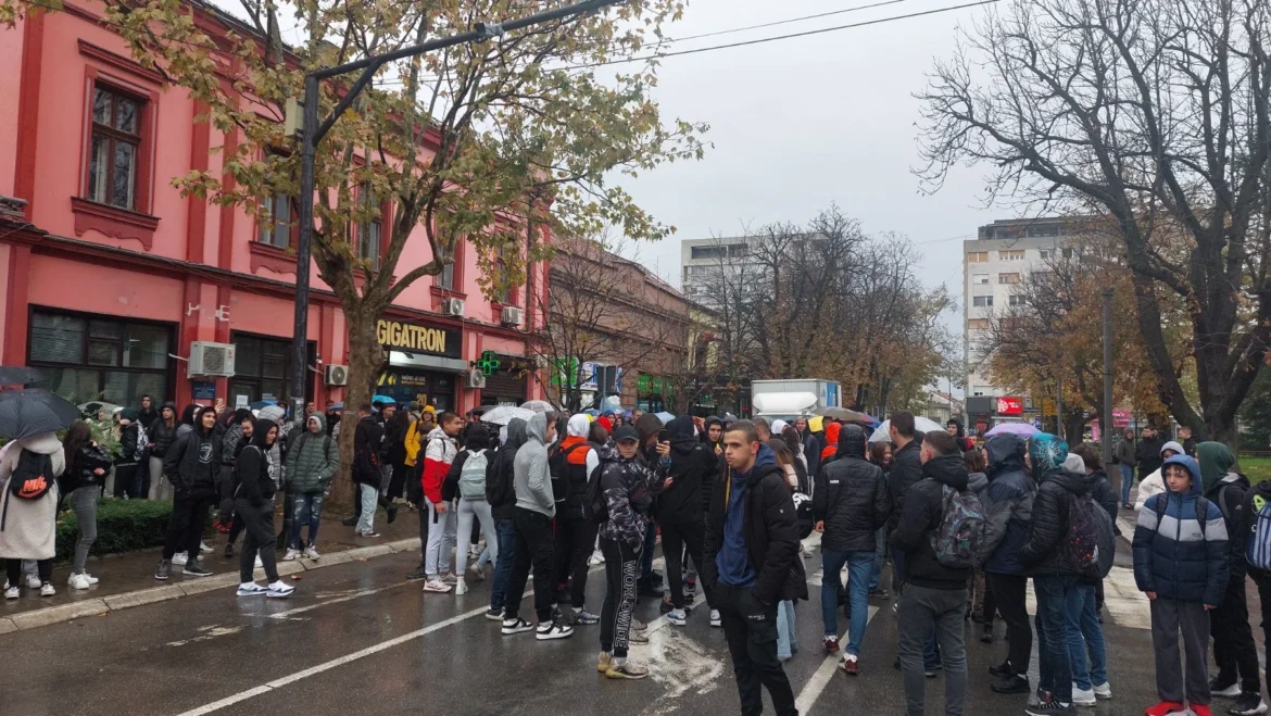 Đaci iz srednjih škola u Zaječaru izašli na ulice zato što nemaju grejanje