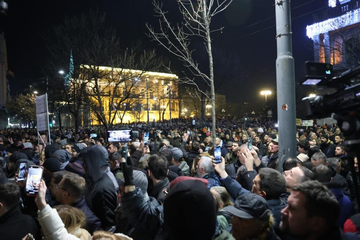 Uhapšeni na protestu ispred RIK: Jednom ukinuto zadržavanje, za drugog predložen pritvor