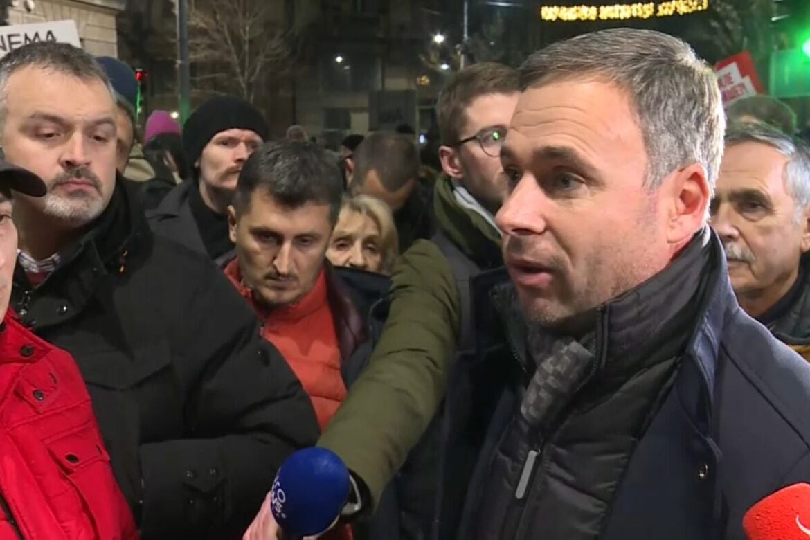 Aleksić: Počela privođenja predstavnika opozicije koji su učestvovali u protestima ispred RIK-a