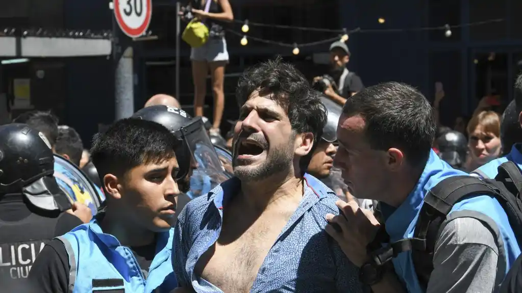 Argentinski sindikati izašli su na ulice u znak protesta zbog predsednikovih mera štednje