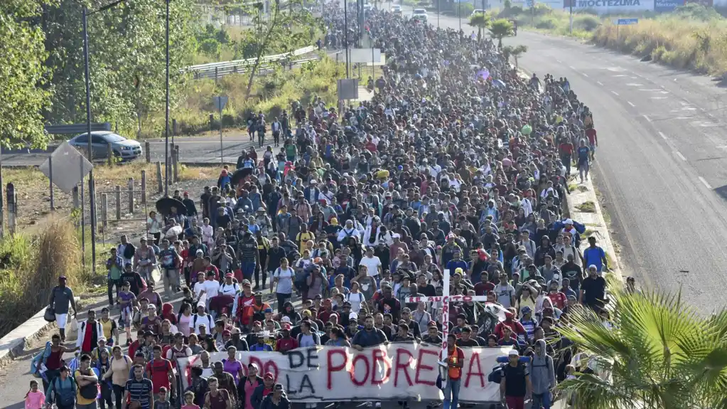 Hiljade migranata pridružilo se karavanu migranata u Meksiku uoči posete državnog sekretara Blinkena glavnom gradu