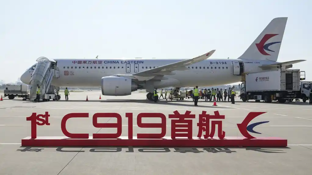 Kineski avion C919 stiže u Hong Kong prvim letom van kopna