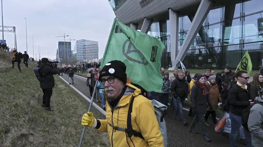 Klimatski aktivisti iz grupe Extinction Rebellion blokirali su deo autoputa oko Amsterdama