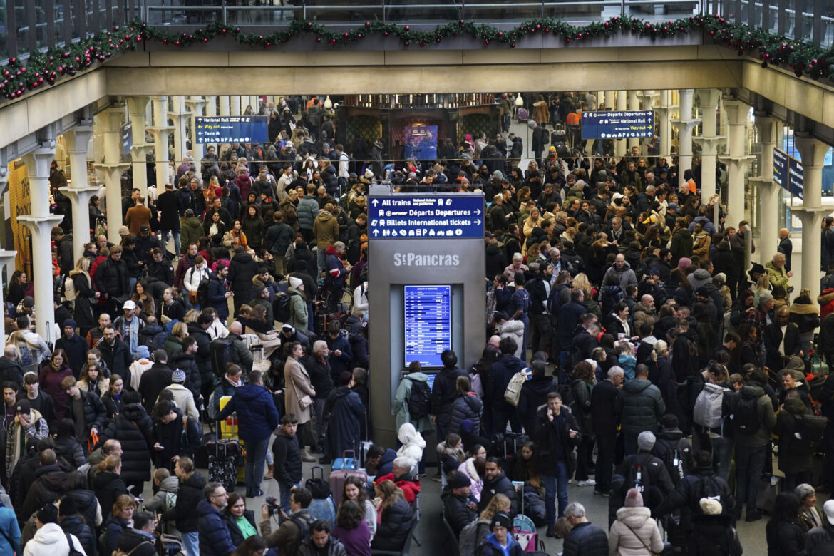 Haos u Londonu: Temza poplavila tunel, otkazani vozovi usred novogodišnje gužve