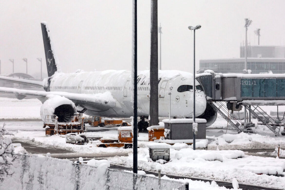 Ledena kiša paralisala aerodrom u Minhenu: Piste su zaleđene, letovi su otkazani