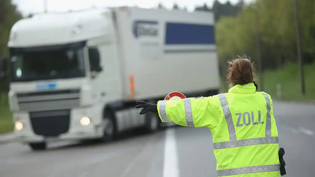 Nemačka carina preti da će zapleniti ruske božićne poklone