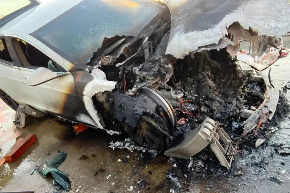 Eksplozija električnog automobila u Danskoj nakon korišćenja tostera za zagrevanje akumulatora
