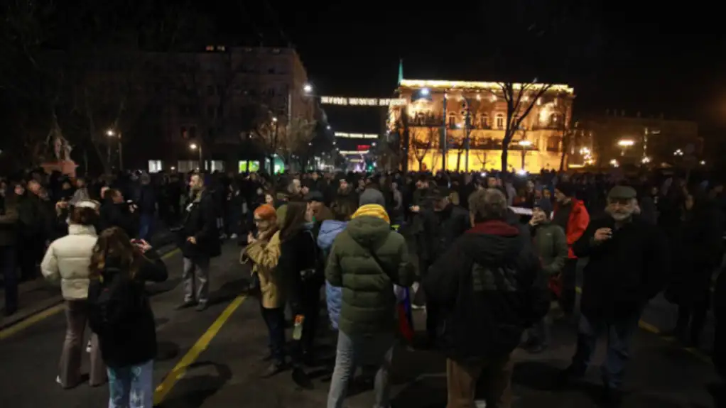 Protest ispred RIK-a završen, građani pozvani da se okupe sutra u isto vreme