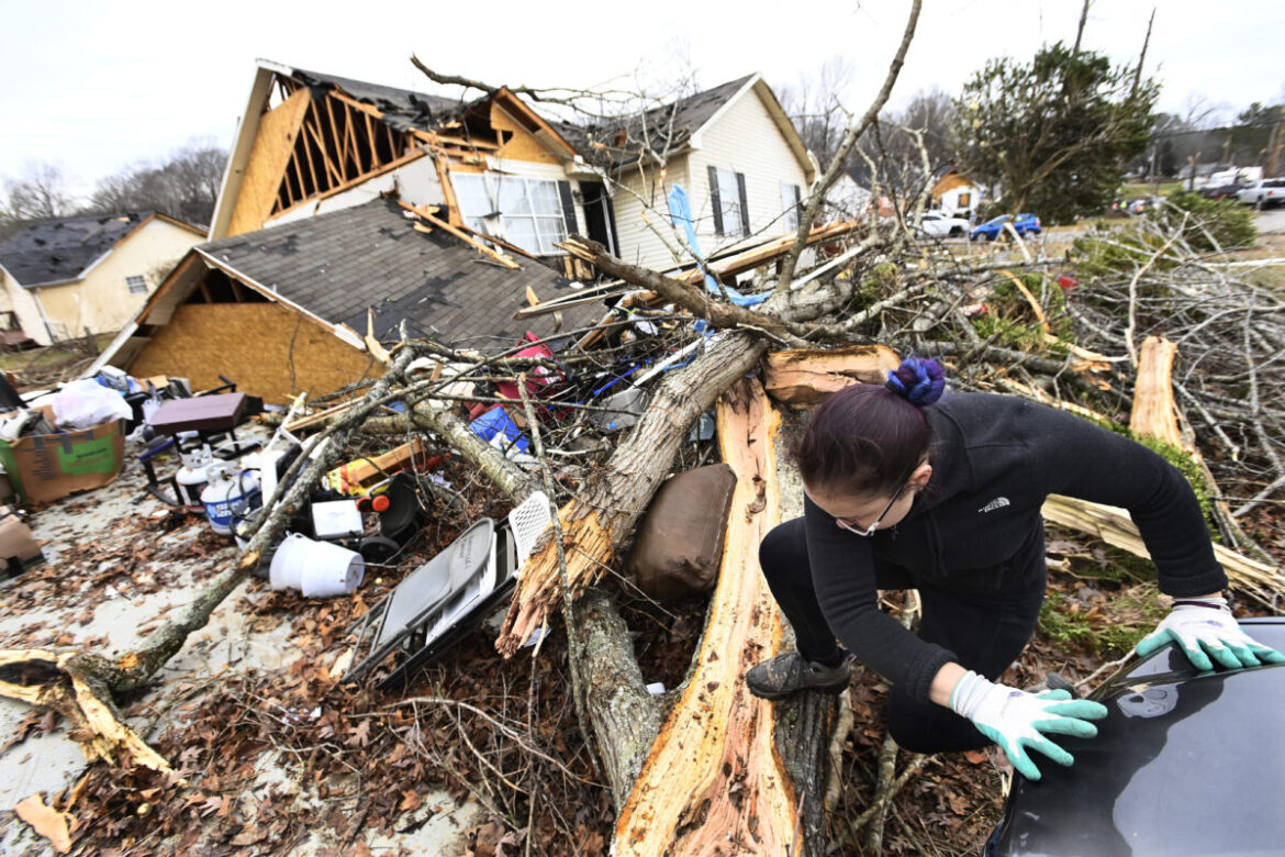 Bebu odneo tornado – pronađena živa, ušuškana u krošnji drveta