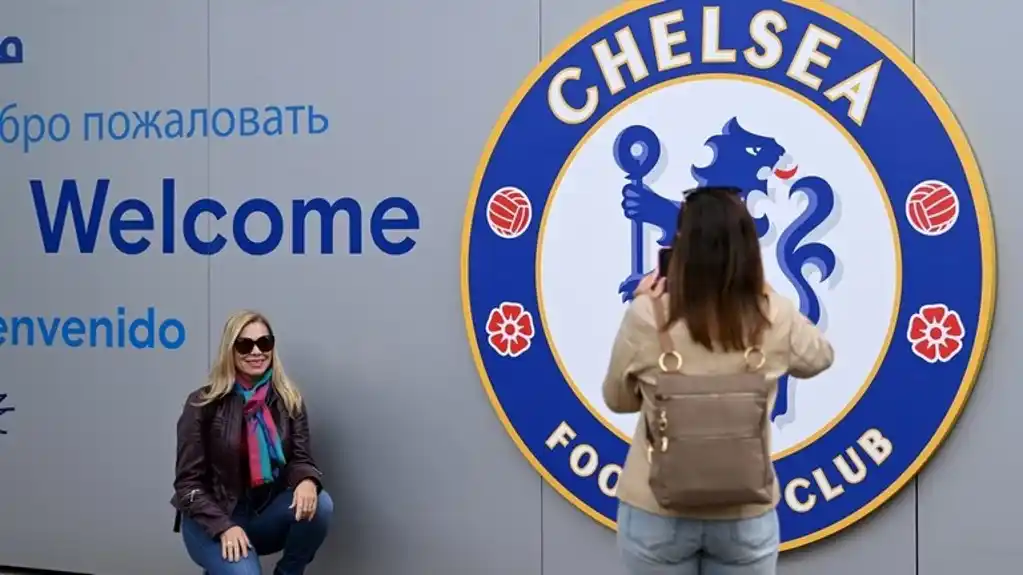 Velika Britanija zadržava novac od prodaje FC Chelsea namenjen Ukrajini