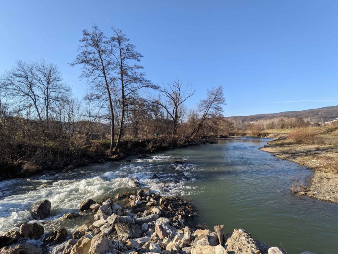 Danas pretežno sunčano i natprosečno toplo, temperatura do 16 stepeni