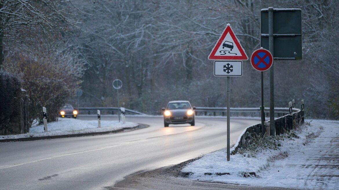 Sneg i led na putevima – navigacija može da odvede u smetove, dobro je imati sveću u automobilu