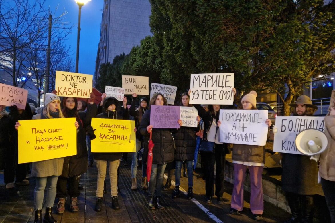 Protest ispred Ministarstva zbog akušerskog nasilja: Blokirana Nemanjina ulica