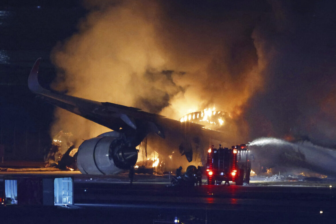 Vode se odvojene istrage zbog sudara aviona na aerodromu u Tokiju