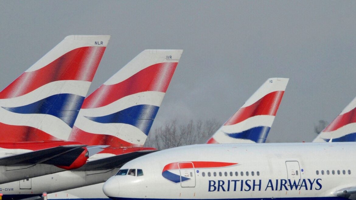 Snažna oluja približava se Britanskim ostrvima i zapadnoj Evropi, više od stotinu letova otkazano